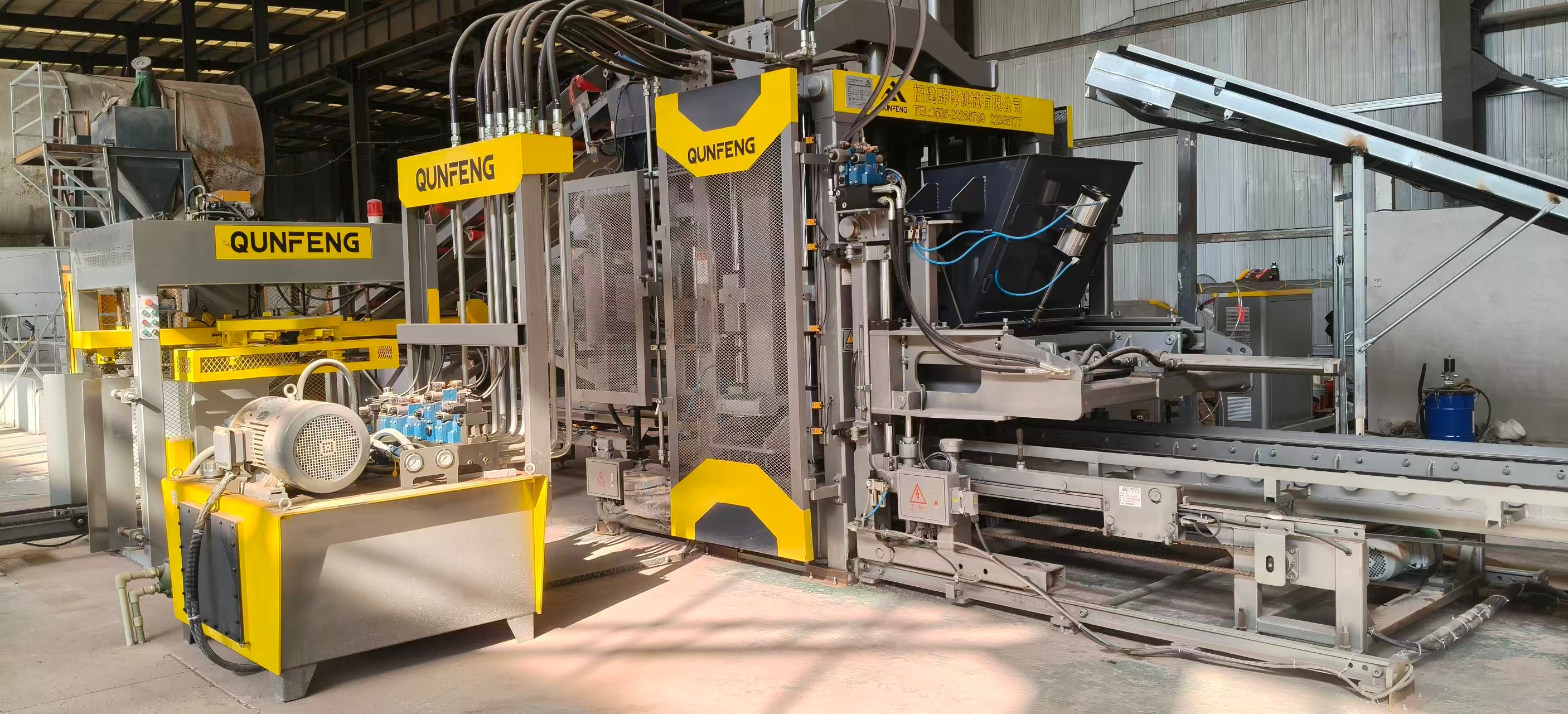 The Qunfeng Machinery QS1000 automatic concrete product production line, already in operation in Sichuan, perfectly meets the customer’s needs. A linha de produção automática de produtos de concreto Qunfeng Machinery QS1000, já em operação em Sichuan, atende perfeitamente às necessidades do cliente.