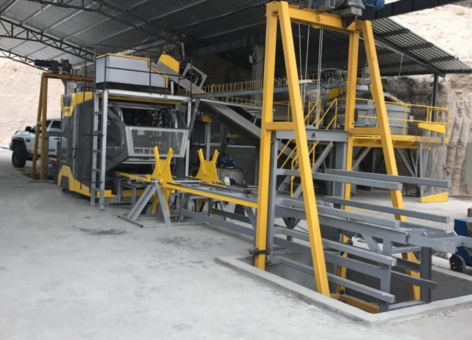 Qunfeng Machinery’s production line, specially customized for Guatemalan volcanic ash raw materials, has become a reference application case throughout South America. A linha de produção da Qunfeng Machinery, especialmente customizada para matérias-primas de cinzas vulcânicas da Guatemala, tornou-se um caso de aplicação de referência em toda a América do Sul.