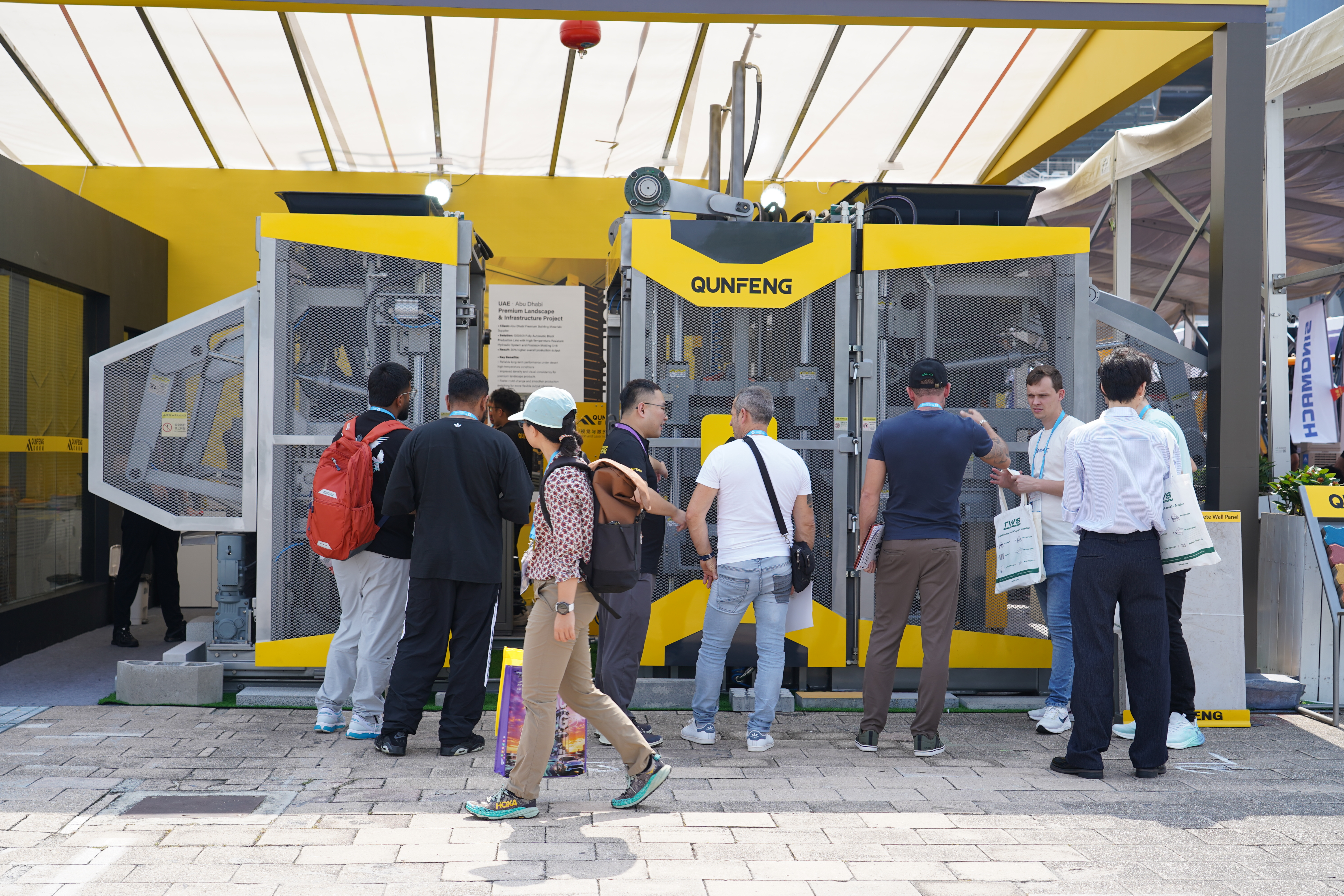 Qunfeng machinery is favored by customers worldwide for its stable and reliable performance. As máquinas Qunfeng são preferidas por clientes em todo o mundo por seu desempenho estável e confiável.