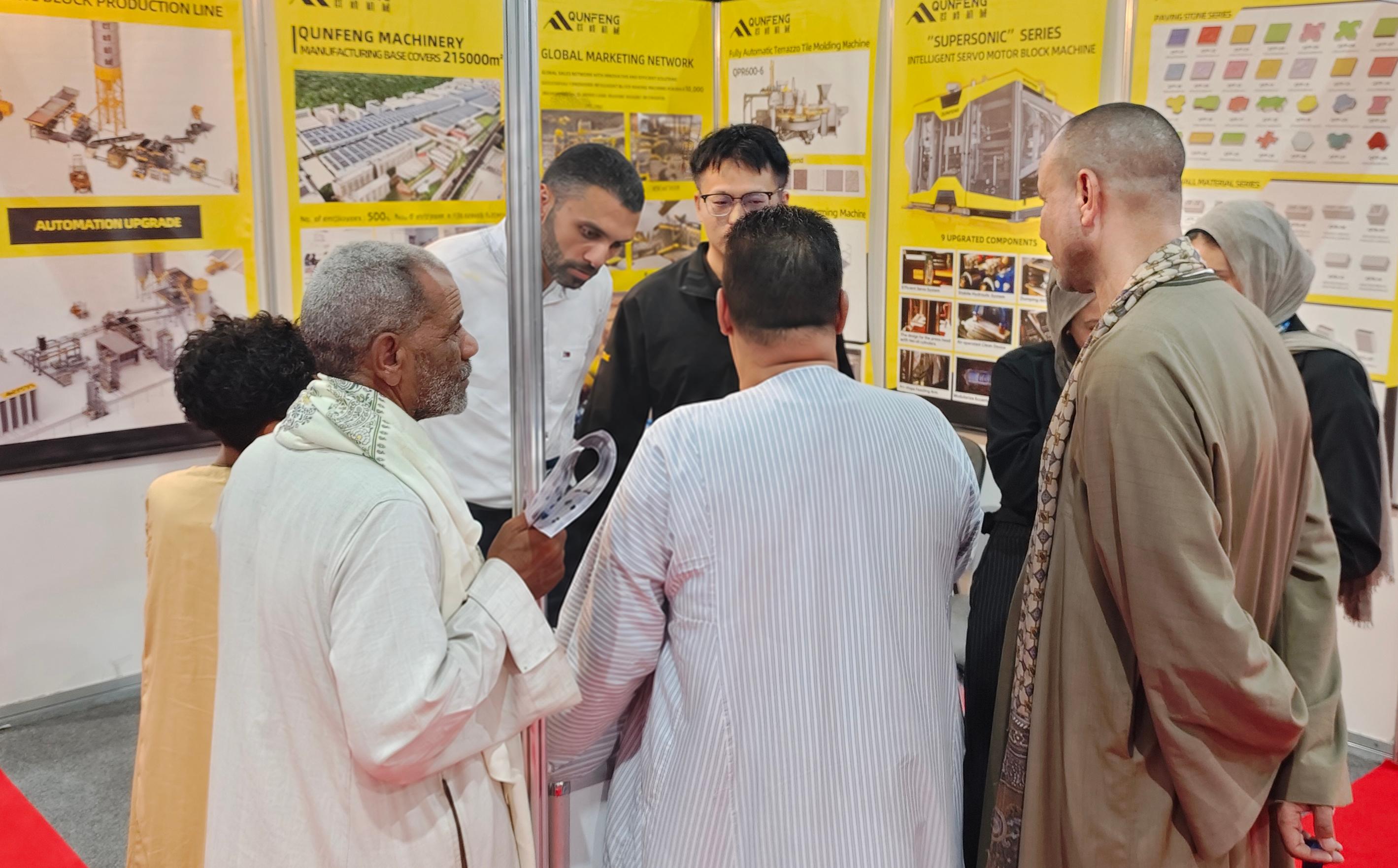 Qunfeng Machinery is highly popular among business delegations from the Middle East. A Qunfeng Machinery é muito popular entre as delegações empresariais do Oriente Médio.