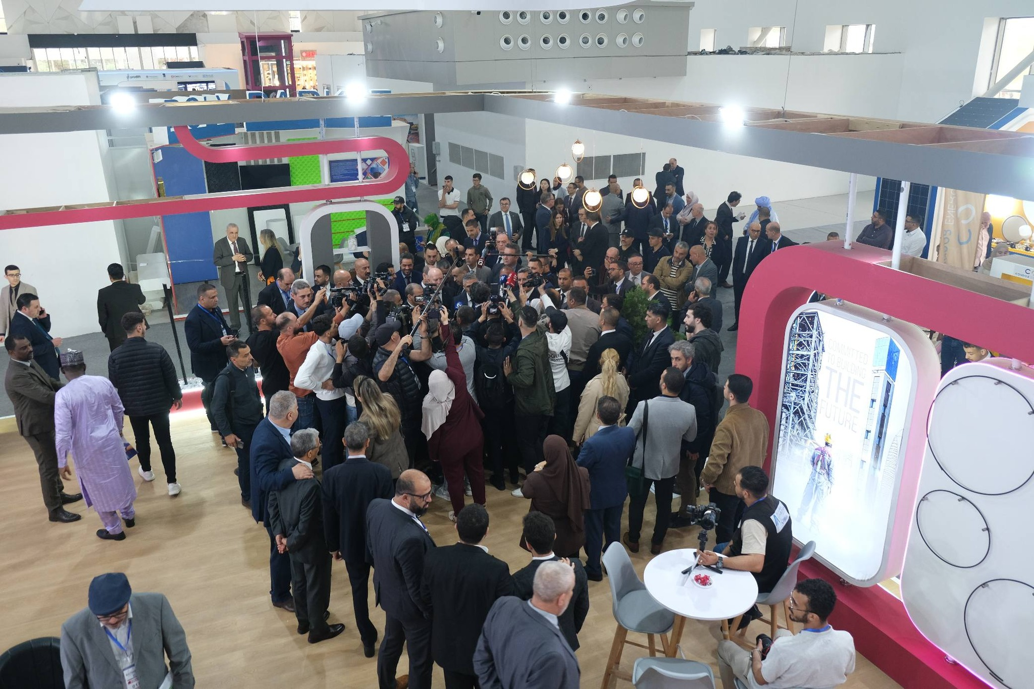 Qunfeng Machinery at Algeria Construction Expo Estande da Qunfeng Machinery na Exposição Internacional de Máquinas de Construção da Argélia