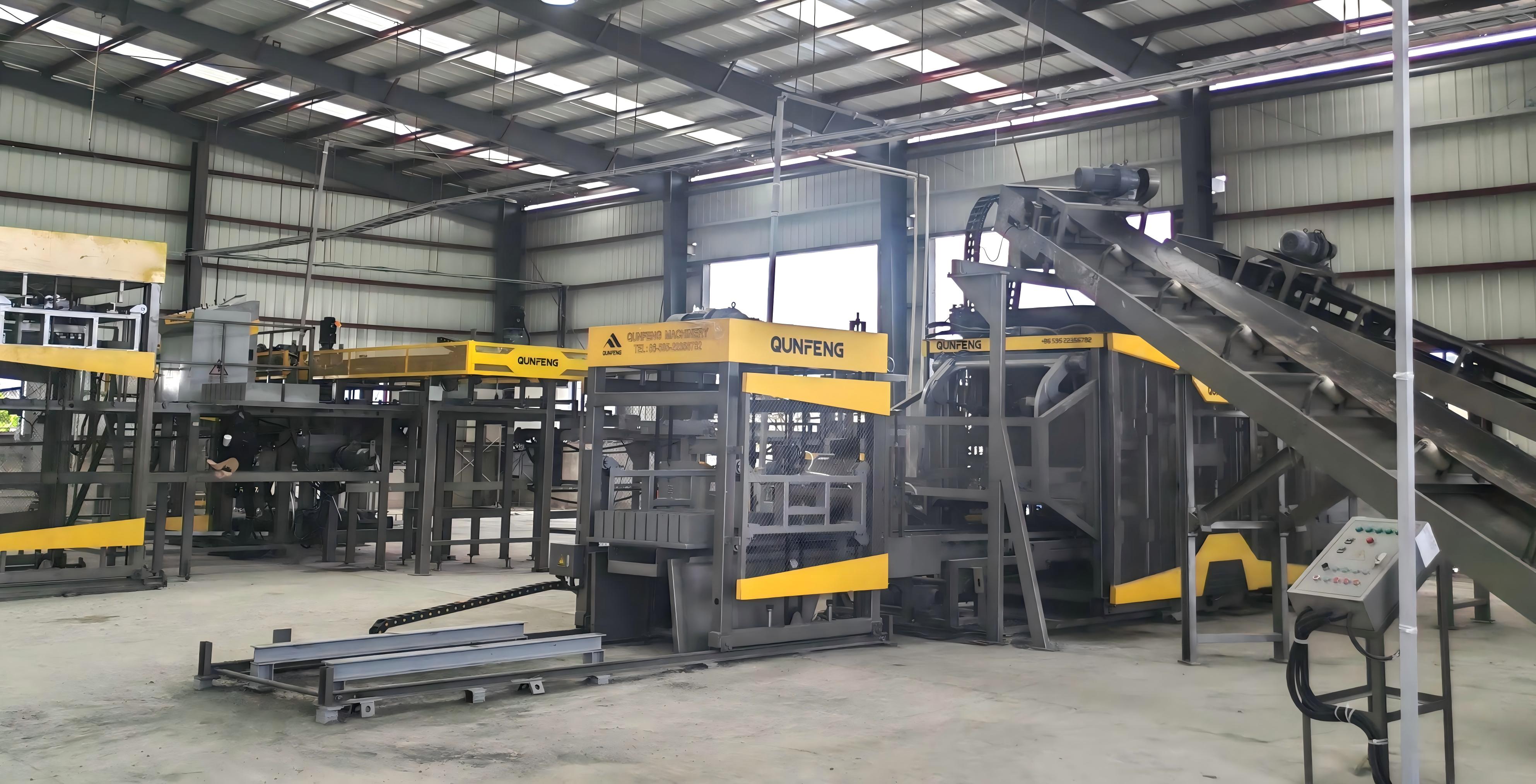 Qunfeng Machinery’s fully automatic concrete product production line for a South American client. Linha de produção de produtos de concreto totalmente automática da Qunfeng Machinery para um cliente sul-americano.