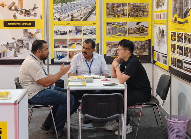 Long-standing Middle Eastern client makes a repeat purchase of Qunfeng Machinery’s block-making equipment. Cliente de longa data do Oriente Médio faz uma compra repetida do equipamento de fabricação de blocos da Qunfeng Machinery.