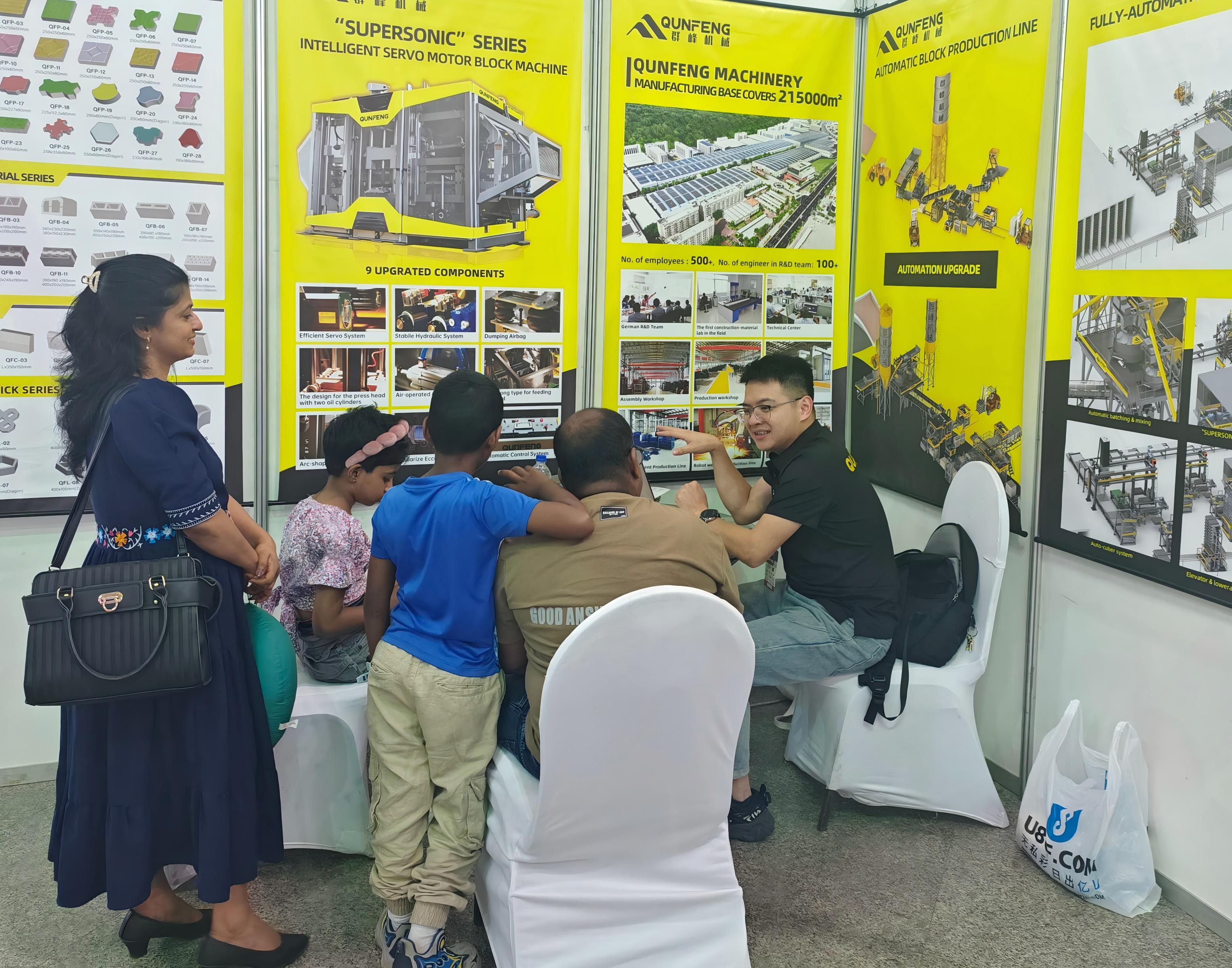 A client from Sri Lanka inquires about the product advantages of Qunfeng Machinery. Um cliente do Sri Lanka pergunta sobre as vantagens do produto Qunfeng Machinery.