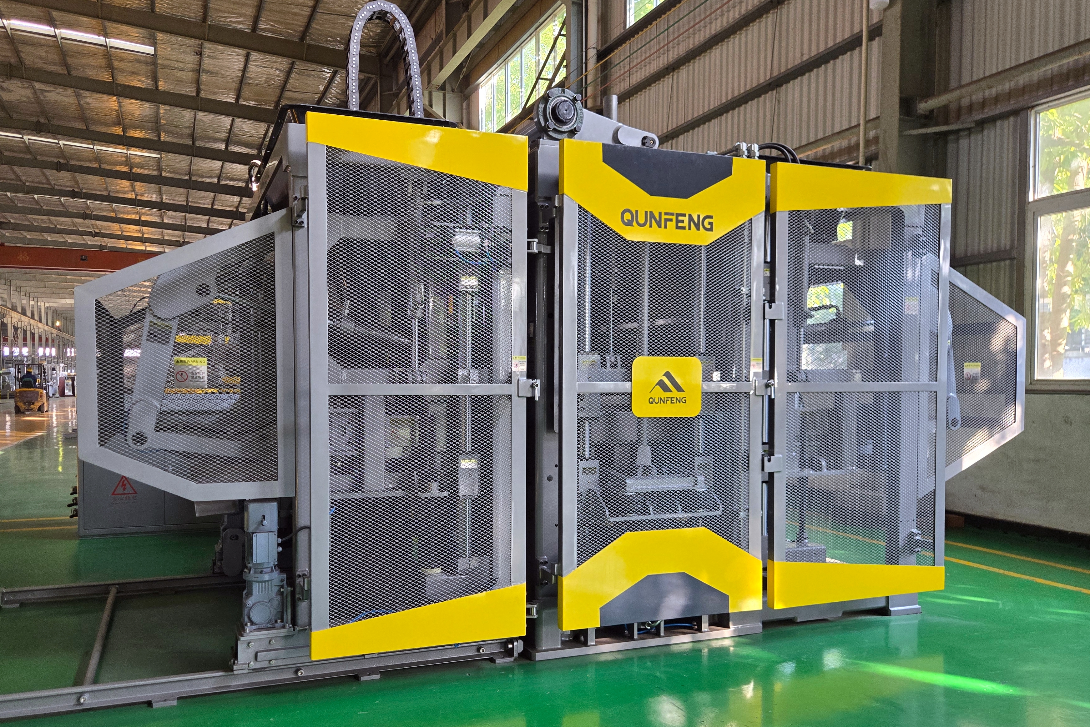 The smartest fully automatic concrete product molding machine in the industry. A máquina de moldagem de produtos de concreto totalmente automática mais inteligente do setor.