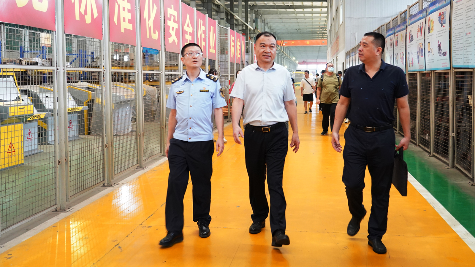 Um dos primeiros na área! A Qunfeng Machinery recebeu a placa de 'Base de treinamento de pré-examinador de patentes'.
