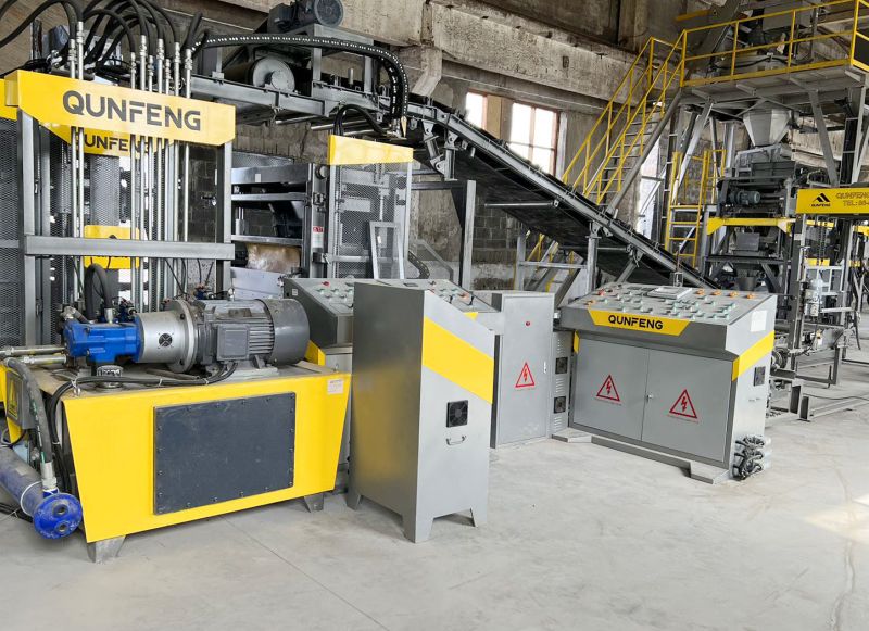a linha de produção automática de blocos QS1300 em Ussuriysk