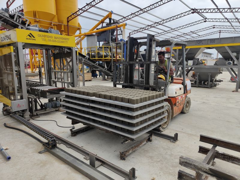 produtos de alta qualidade da linha de produção de blocos automáticos QS1300 no Sri Lanka