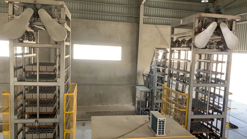 a m&aacute;quina de blocos inteligente QS1300 da linha de produ&ccedil;&atilde;o de tijolos multifuncional totalmente autom&aacute;tica da S&iacute;ria