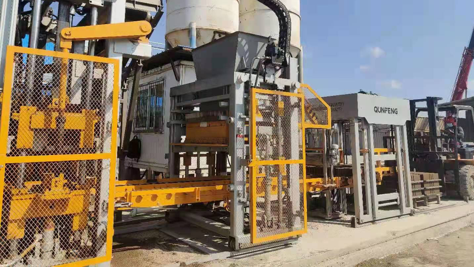 A linha de produção automática de blocos QS1000 em Moçambique