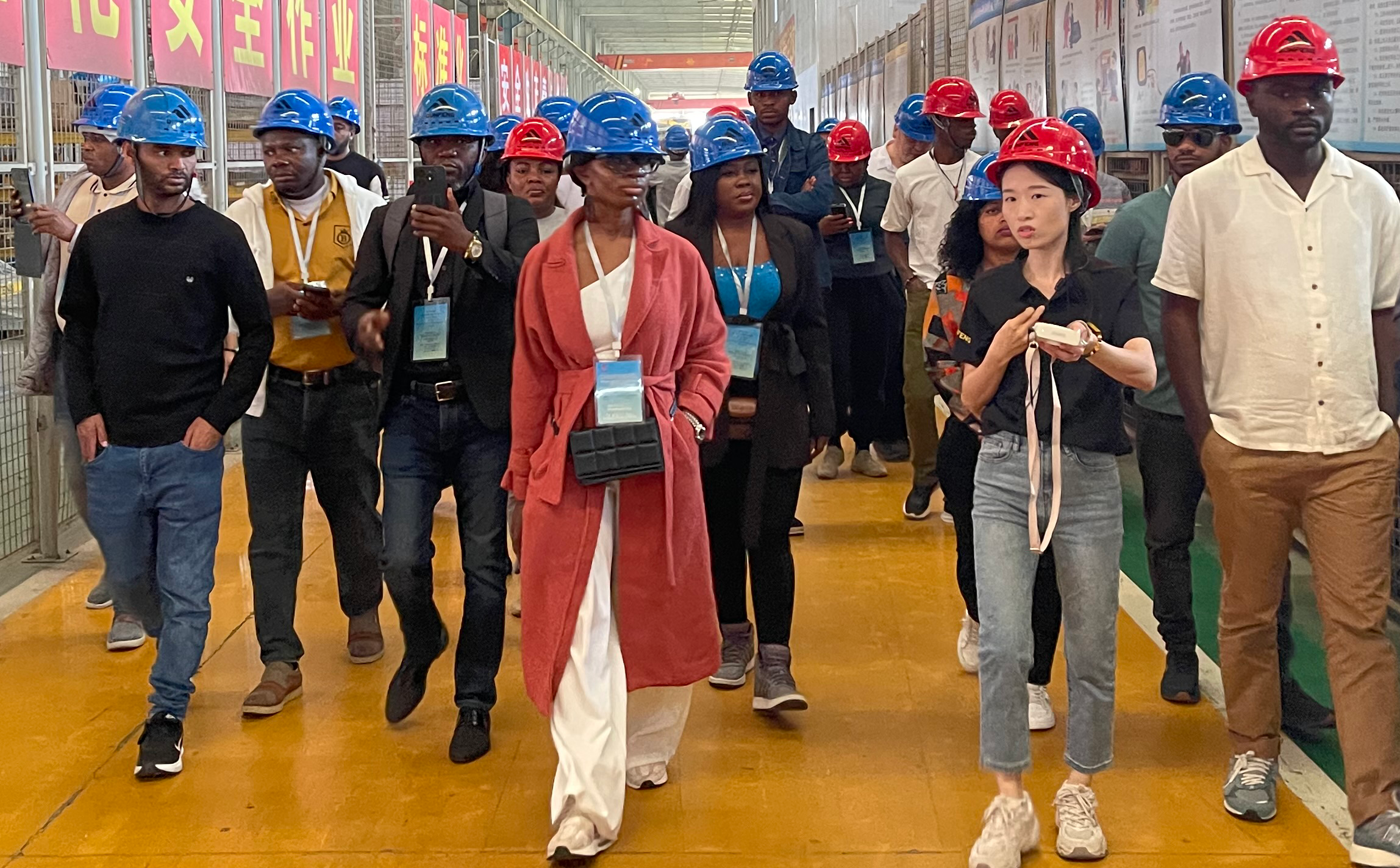 Aprecie a manufatura inteligente da China e desenhe um plano de desenvolvimento juntos: Curso de treinamento em engenharia e tecnologia de túneis para países em desenvolvimento Visite a QUNFENG Machinery!