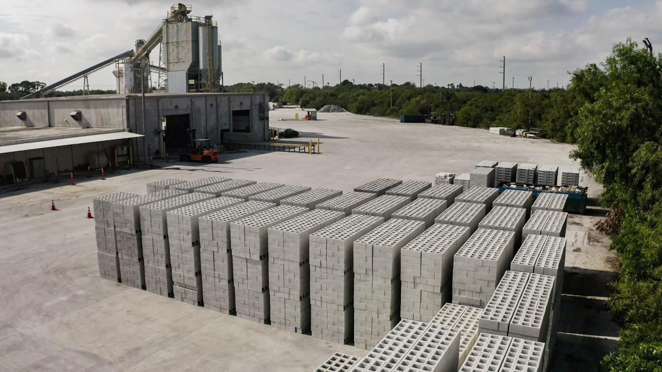 M&aacute;quina de fabrica&ccedil;&atilde;o de blocos de cimento 