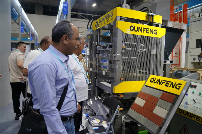 Fabricantes indianos visitaram a QUNFENG nesta Feira de Cantão