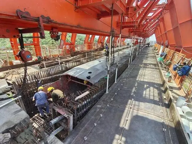 Lançamento do carro-chefe da Qunfeng, contribuindo para o renovado progresso da infraestrutura de Zhejiang