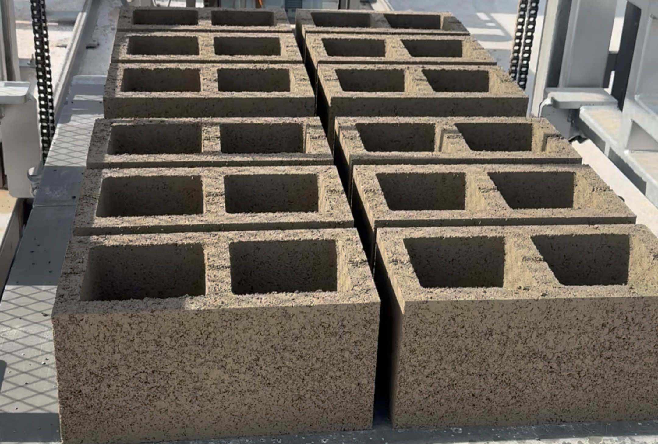Blocos de constru&ccedil;&atilde;o de concreto de alta qualidade produzidos pela m&aacute;quina da s&eacute;rie Qunfeng QS para infraestrutura no Paquist&atilde;o