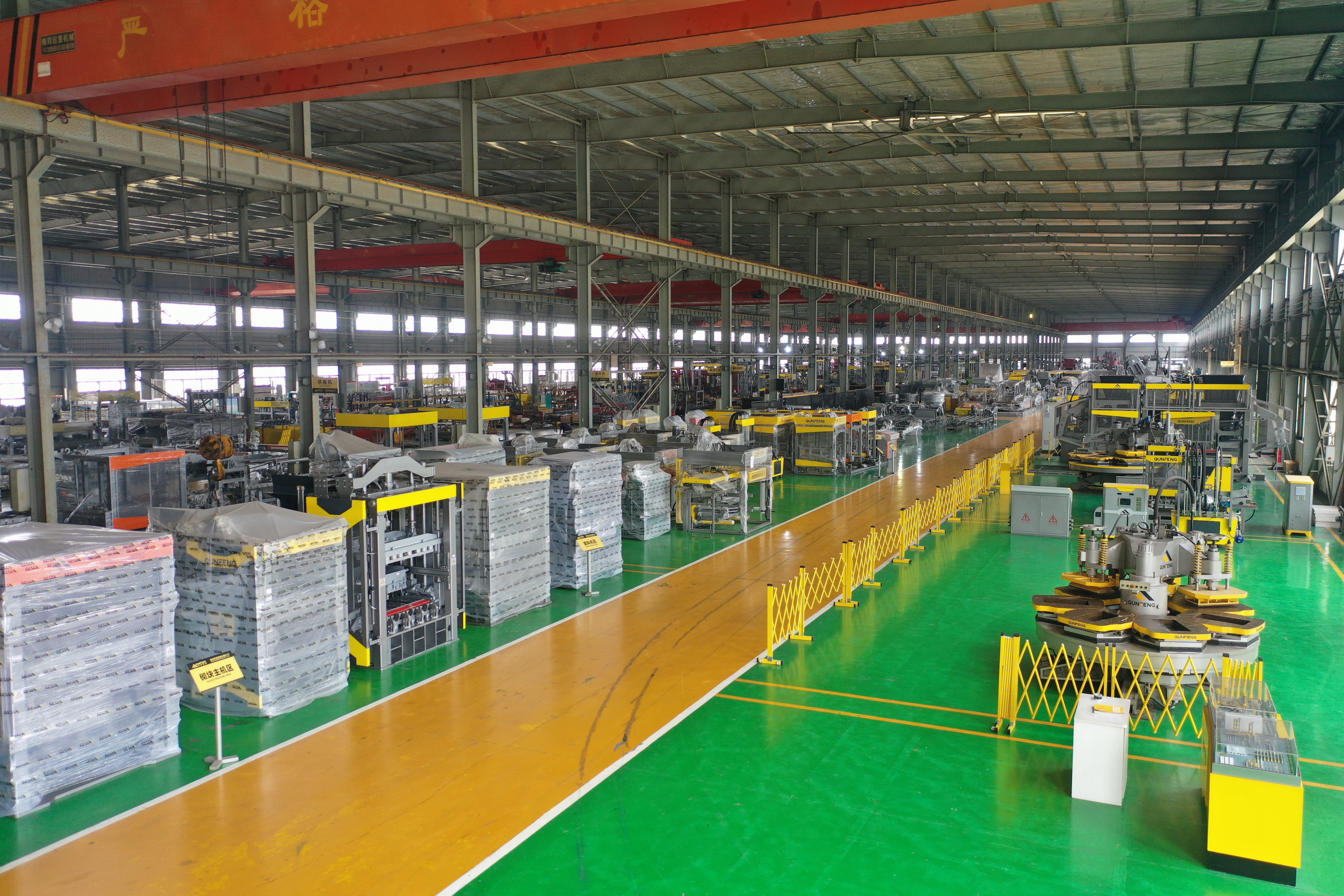A diversificada linha de produtos de equipamentos de materiais de constru&ccedil;&atilde;o da Qunfeng Machinery, abrangendo linhas de produ&ccedil;&atilde;o de blocos, tijolos de prote&ccedil;&atilde;o de encostas e blocos de concreto aerado.