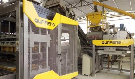 M&aacute;quina para fazer tijolos na &Aacute;frica do Sul 