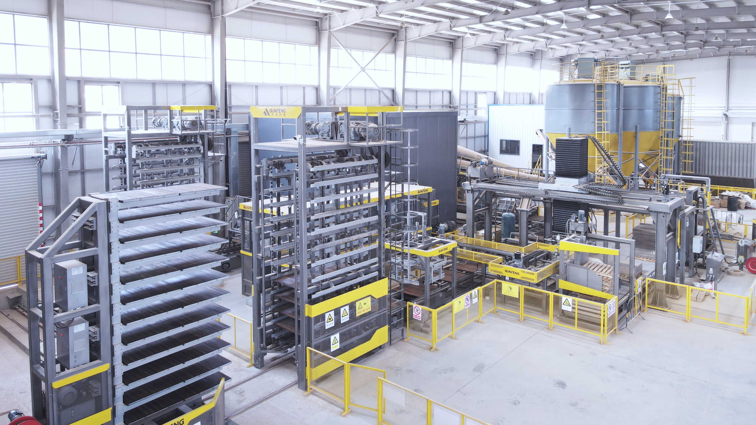 Linha de produ&ccedil;&atilde;o de produtos de concreto totalmente autom&aacute;tica da Qunfeng Machinery colocada em opera&ccedil;&atilde;o em Sichuan.