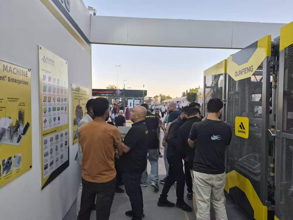 A equipe da Qunfeng apresenta a proposta da linha de produ&ccedil;&atilde;o para um cliente s&iacute;rio com forte inten&ccedil;&atilde;o de compra.