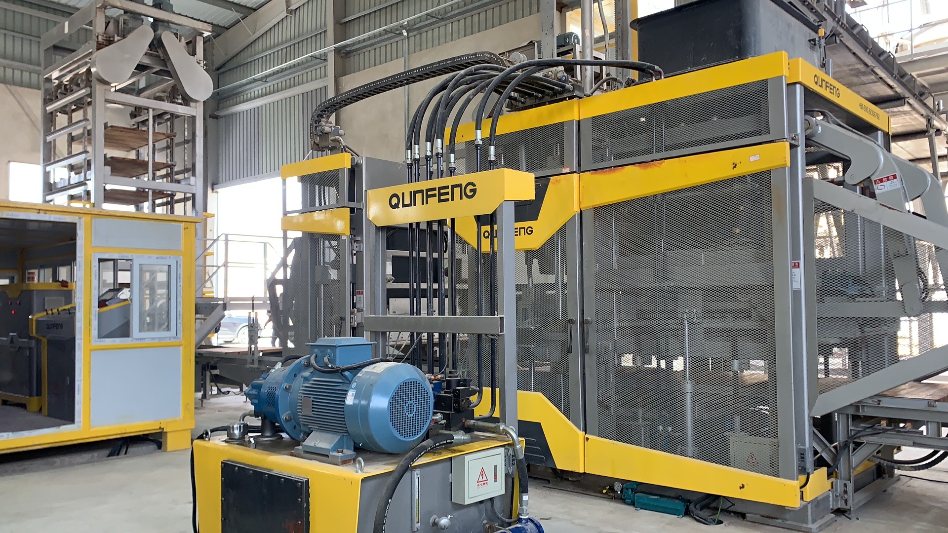 A linha de produ&ccedil;&atilde;o de produtos de concreto totalmente automatizada, que est&aacute; em opera&ccedil;&atilde;o na S&iacute;ria h&aacute; muitos anos, continua a apresentar uma produ&ccedil;&atilde;o est&aacute;vel.